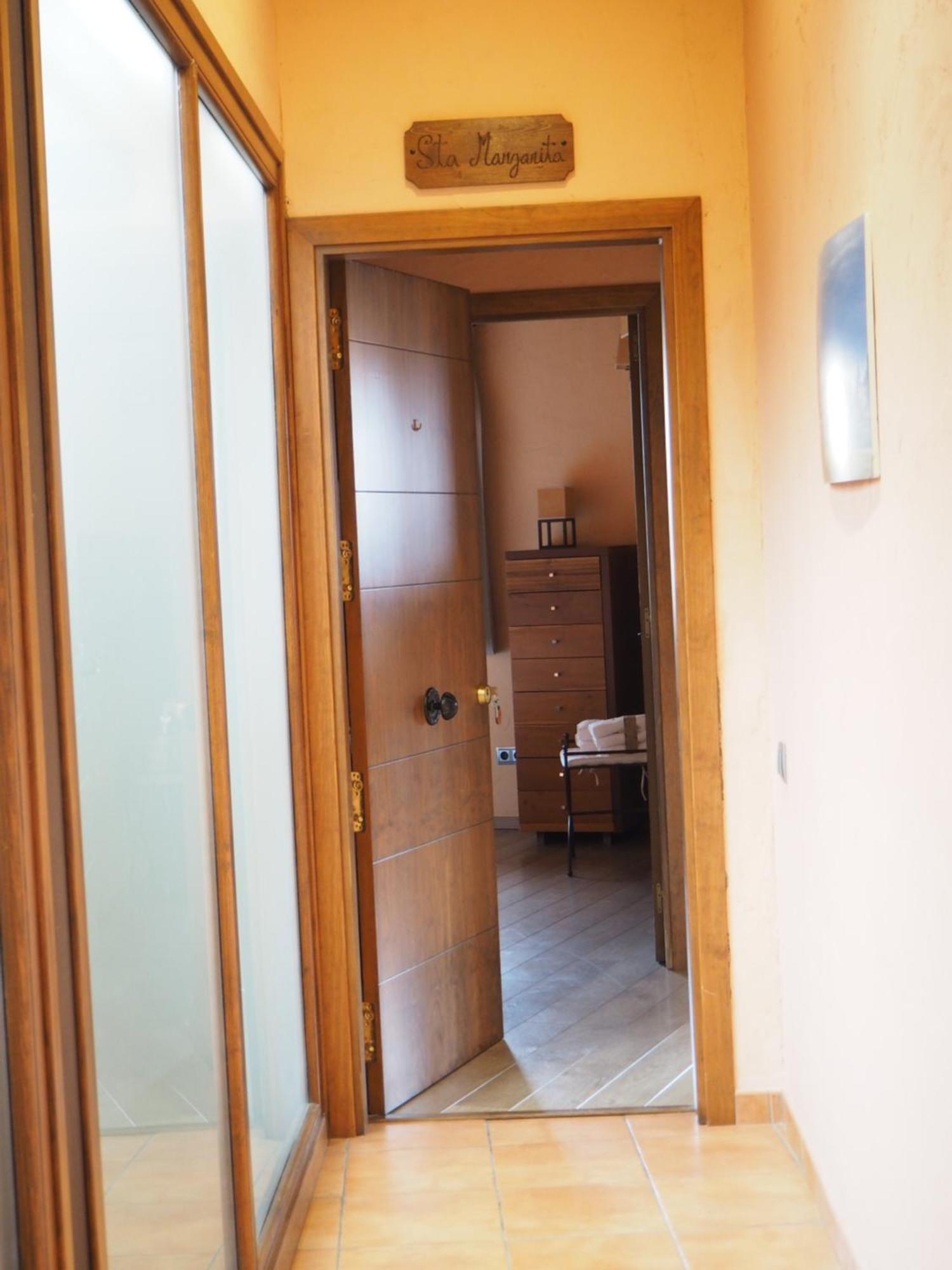 Hostal Ca L'Estamenya Perafita Exterior foto